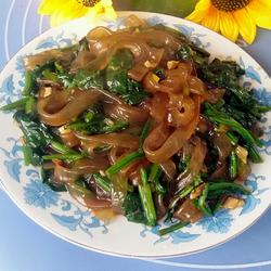 菠菜炒宽粉条的做法[图]
