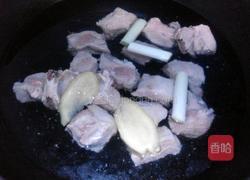 烧排骨炖土豆的做法图解3