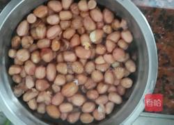 猪蹄花生汤的做法图解2