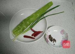 生拌莴苣丁的做法图解1