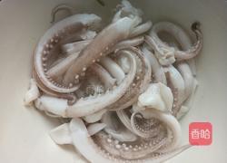 油冲菊花鱿鱼的做法图解6