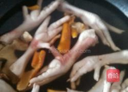 乱炖鸡爪的做法图解1