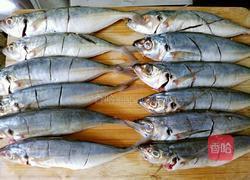 电饼铛烤鱼的做法图解1