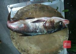 蒜香鱼头的做法图解1