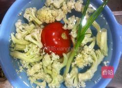 番茄花菜炖豆腐的做法图解1