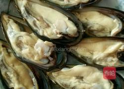 蒜蓉蒸青蚝的做法图解1