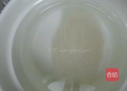 银耳枸杞炖燕窝的做法图解1