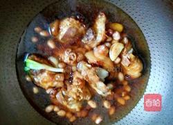 猪脚炖花生的做法图解6