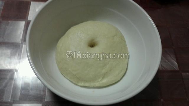 醒发到原来的1.5倍大，手按下去不回缩就好了！