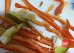 酸瓜闷白骨鱼的做法图解1