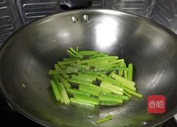 芹菜炒鲜鱿的做法图解11