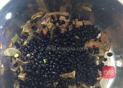 枇杷叶黑豆水的做法图解3