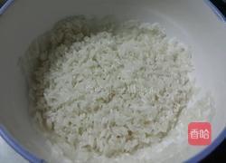 生滚鱼片瘦肉粥的做法图解1