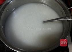 生滚鱼片瘦肉粥的做法图解5