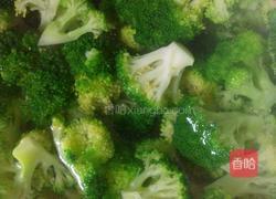 西兰花炒虾仁的做法图解5