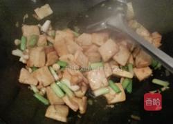 蒜苗炒豆腐的做法图解7