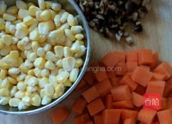 胡萝卜玉米焖饭的做法图解3