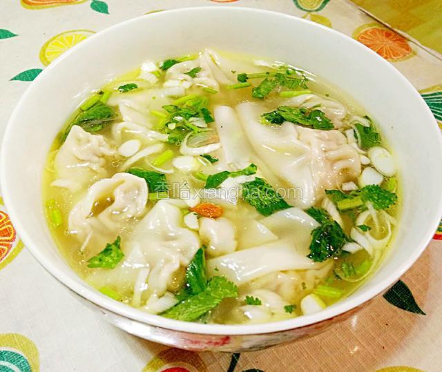 浓郁的鸡汤馄饨