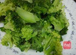 西蓝花炒虾仁的做法图解3