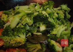 西蓝花炒虾仁的做法图解9