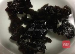 莴笋炒木耳的做法图解3
