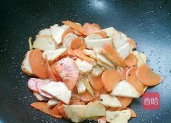 胡萝卜炒肉肠的做法图解5