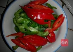 青红椒炒茄子的做法图解2