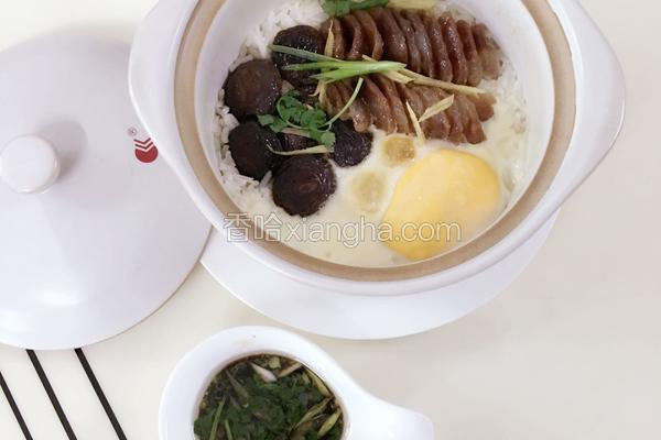 香菇腊肠煲仔饭