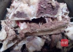 牛骨汤的做法图解1