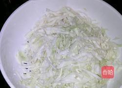 包菜炒米粉的做法图解3