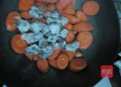排骨燜胡萝卜的做法图解3