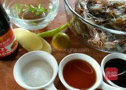 青桔薄荷酱油虾的做法图解1