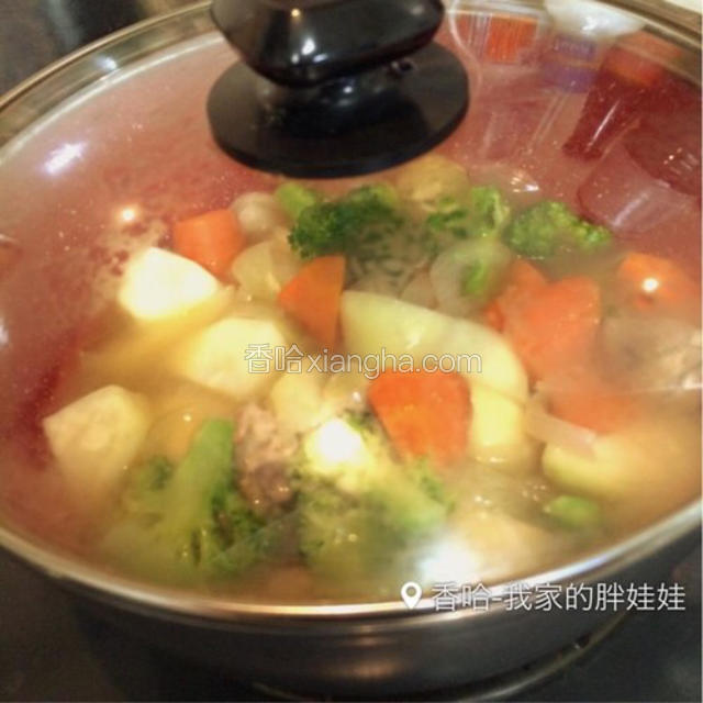 盖上锅盖中火煮8分钟左右