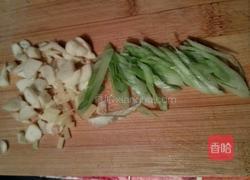 清炒绿豆芽的做法图解2