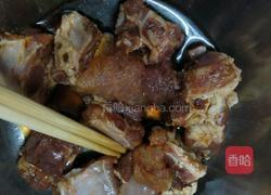 土豆焖排骨的做法图解1