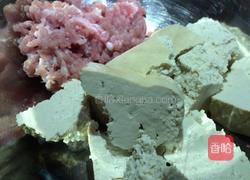 白菜肉圆汤的做法图解1