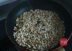 炒南瓜子的做法图解3