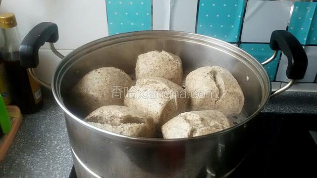 关火打开盖，热腾腾的开花馒头出锅了