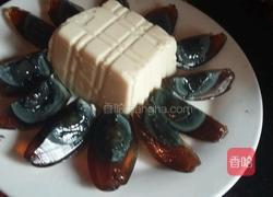 皮蛋豆腐的做法图解2
