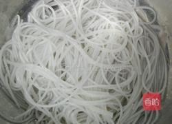 白菜炒粉条的做法图解2