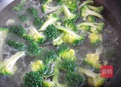 胡萝卜炒西蓝花的做法图解5