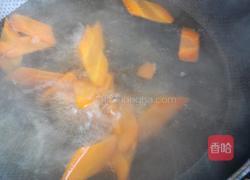 胡萝卜炒西蓝花的做法图解6