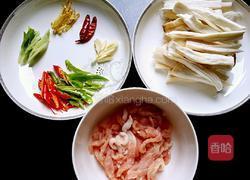 干煸肉丝杏鲍菇的做法图解1