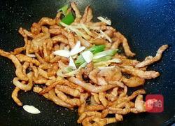 干煸肉丝杏鲍菇的做法图解4