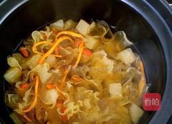 虫草雪梨银耳羹的做法图解5