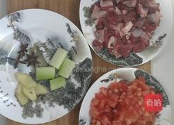 西红柿炖牛腩的做法图解1