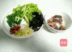 芹菜木耳炒鸡胗的做法图解1