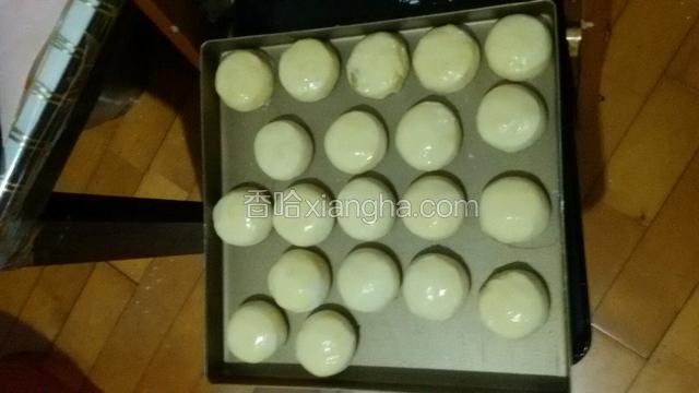 烤箱预热150度，中层烤20分钟。
