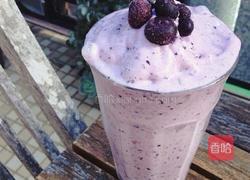 蓝莓香蕉味奶昔的做法图解7