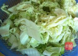 白菜鱼头汤的做法图解2